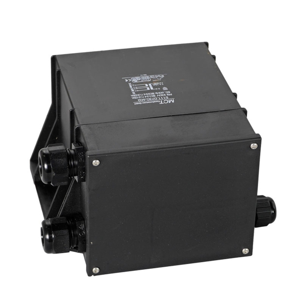 VERGOSSENER SICHERHEITSTRANSFORMATOR FÜR SCHWIMMBAD-SCHEINWERFER